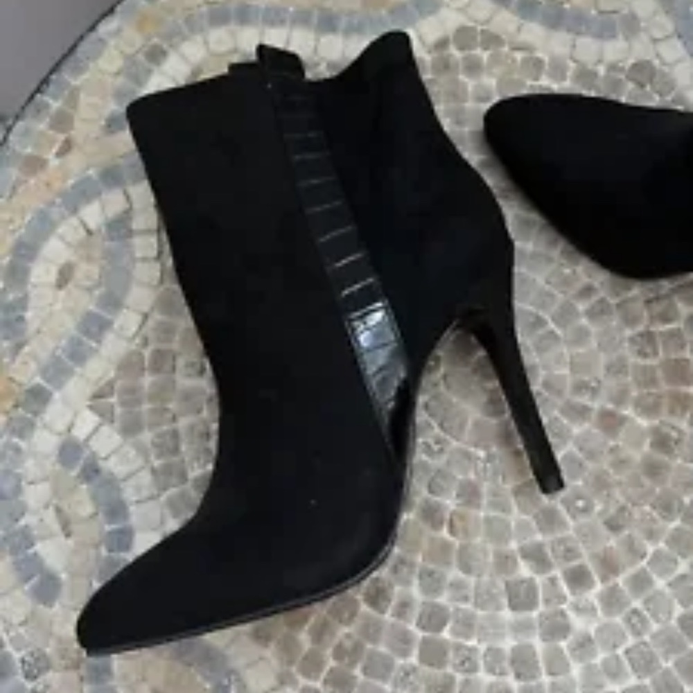 Charles David Womens Suede Black Ankle Boots